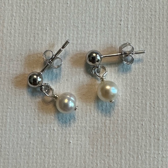 White Freshwater Cultured Pearl Post Earrings with Butterfly Backs - Picture 3 of 4